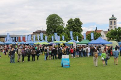 Warteschlange vor Essensstand